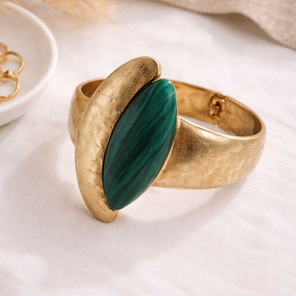 ✨ Boutique Statement Cuff Bracelet – Gold Tone w/ Green Stone ✨